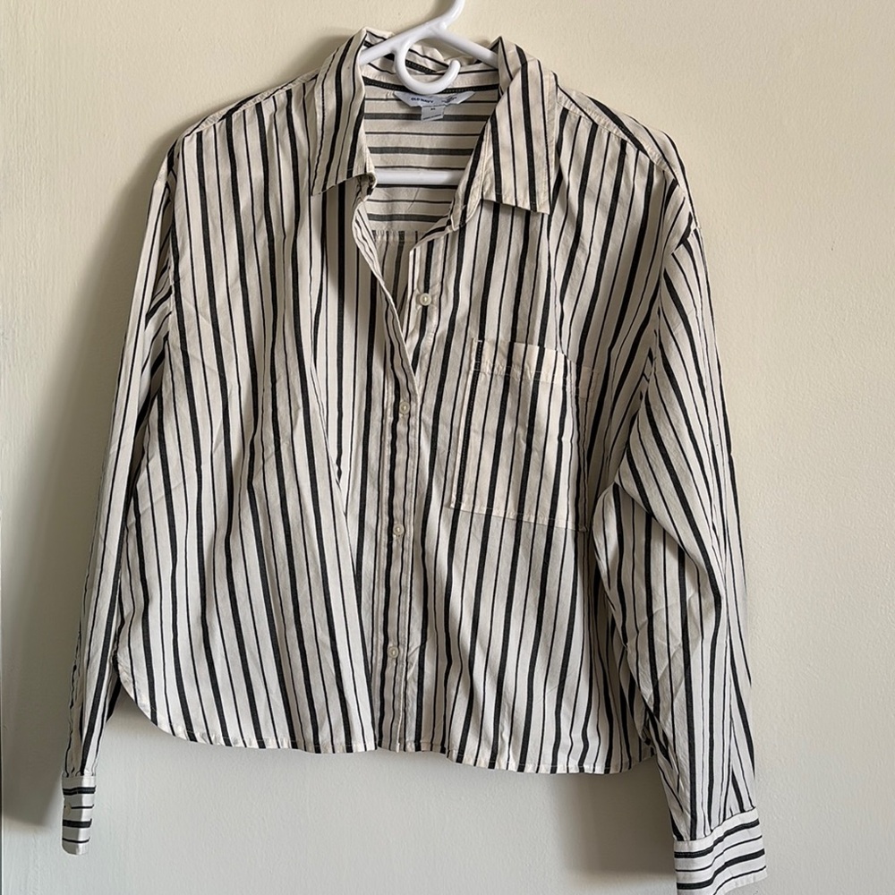 Old Navy Black and White Casual Button Down Shirt